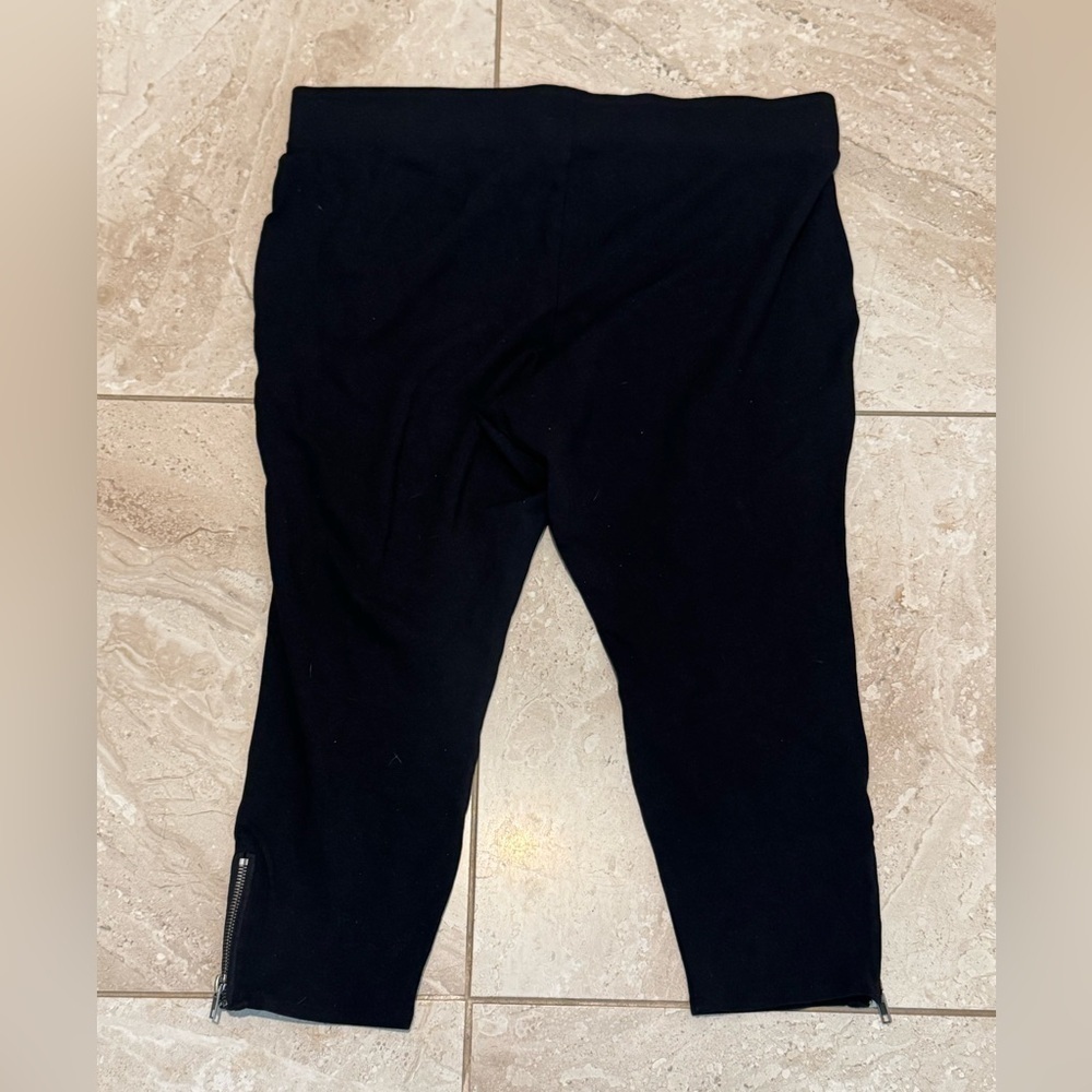 Torrid Black Leggings with Zipper Detail size 2Xl 7/8 crop
